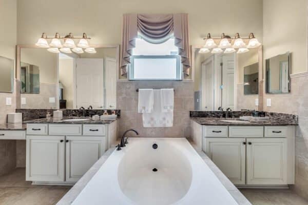 1837-Lake-Roberts-Ct-Windermere-FL-34786-29-Master-Bathroom-600x400