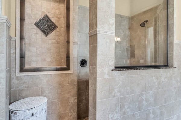 1837-Lake-Roberts-Ct-Windermere-FL-34786-30-Master-Bathroom-600x400