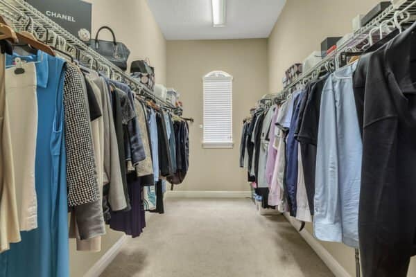 1837-Lake-Roberts-Ct-Windermere-FL-34786-31-Closet-600x400