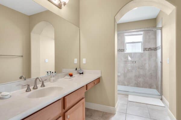1837-Lake-Roberts-Ct-Windermere-FL-34786-33-Bathroom-600x400