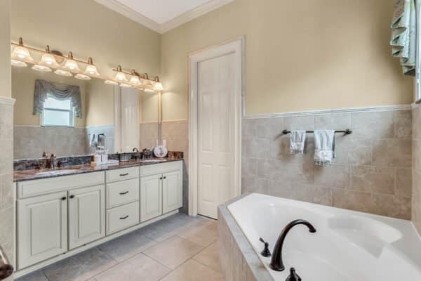1837-Lake-Roberts-Ct-Windermere-FL-34786-39-Bathroom-600x400