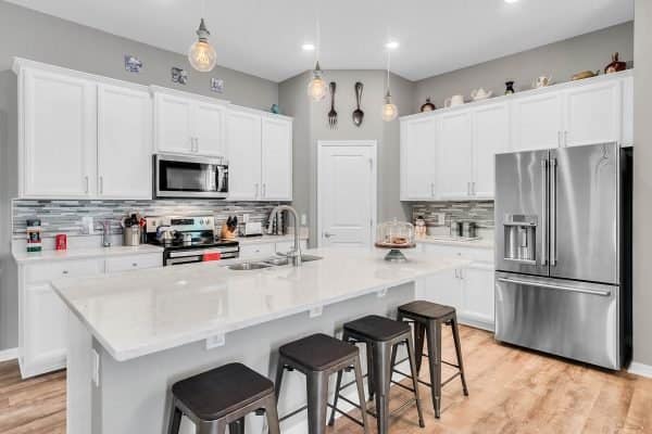 2333-Standing-Rock-Cir-Oakland-FL-34787-10-Kitchen-600x400-1