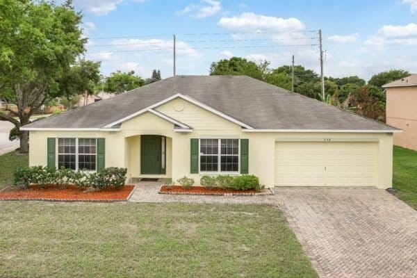 948-Burland-Cir-Winter-Garden-FL-34787-01-Front-768x512-1-600x400