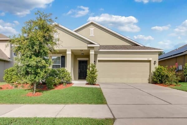 160-cabrillo-drive-groveland-fl-34736-01-768x513-1-600x400