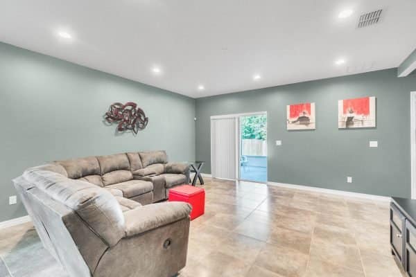 160-cabrillo-drive-groveland-fl-34736-17-600x400-1