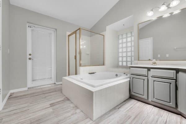 7838-rollingridge-court-orlando-fl-32835-12-scaled-600x400