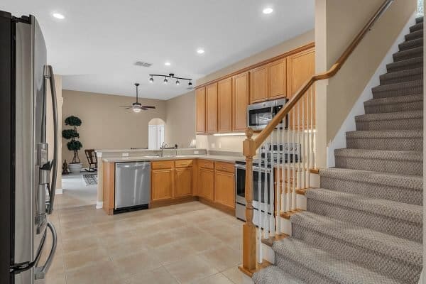 14066-zephermoor-lane-winter-garden-fl-34787-37-scaled-600x400-1