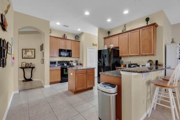 1922-Jean-Marie-Dr-Winter-Garden-FL-34787-14-Kitchen-600x400-1