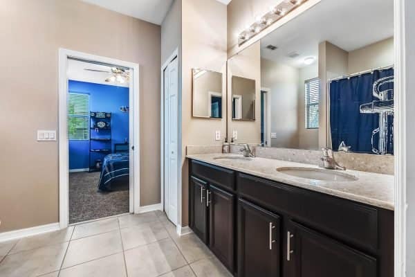 11717-sheltering-pine-drive-orlando-fl-32836-08-scaled-600x400-1