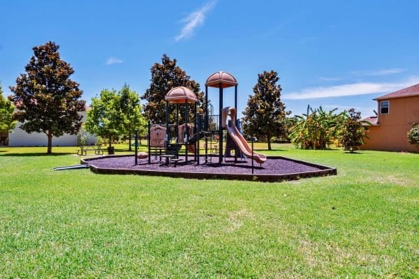 11717-sheltering-pine-drive-orlando-fl-32836-61-scaled-600x400-1