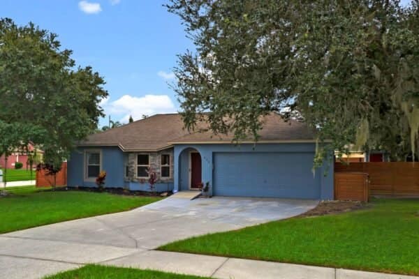 628-stevelynn-circle-winter-garden-fl-34787-03-1536x1023-1-600x400