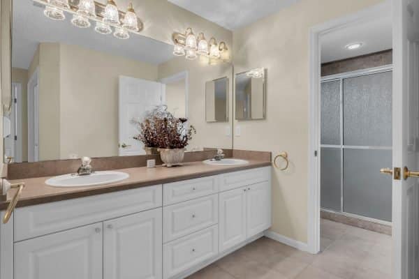 8088-wellsmere-circle-orlando-fl-32835-06-scaled-600x400-1