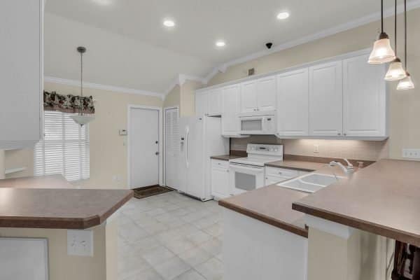 8088-wellsmere-circle-orlando-fl-32835-19-scaled-600x400-1