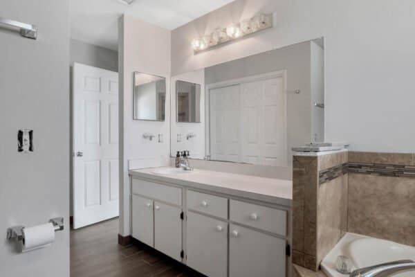 648-dharma-circle-winter-garden-fl-34787-23-scaled-600x400