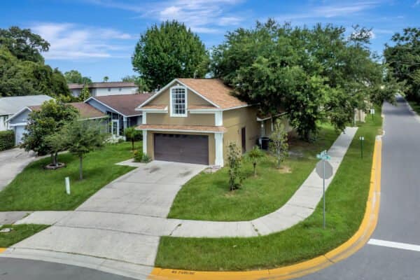 648-dharma-circle-winter-garden-fl-34787-25-scaled-600x400