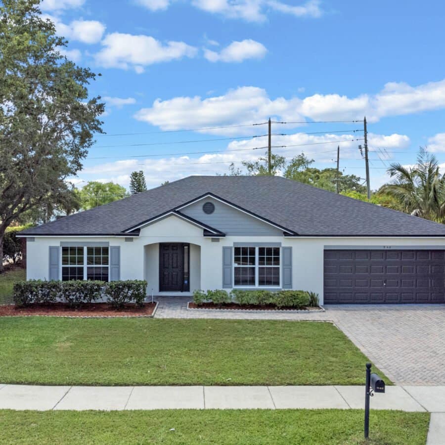 948-burland-circle-01-scaled-900x900