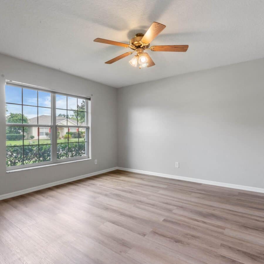 948-burland-circle-06-scaled-900x900