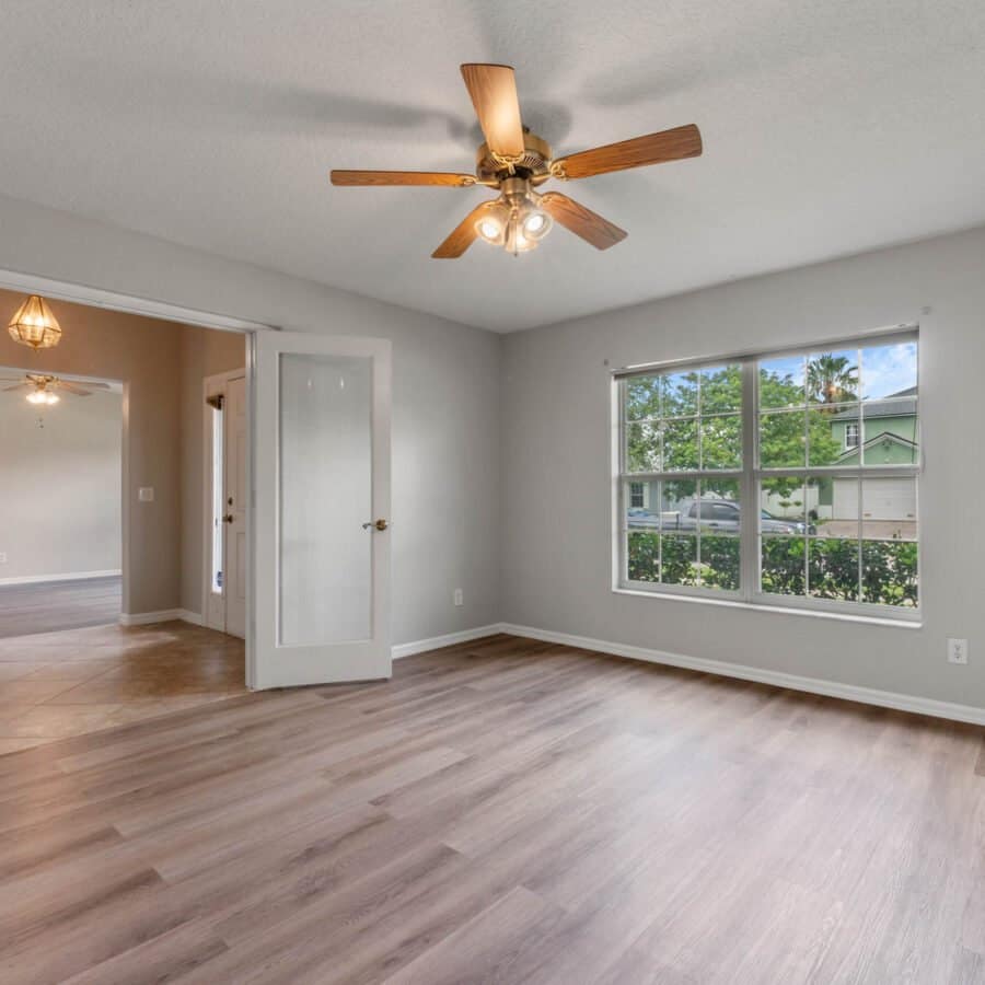 948-burland-circle-07-scaled-900x900