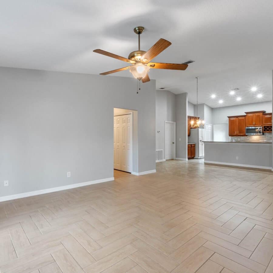 948-burland-circle-19-scaled-900x900