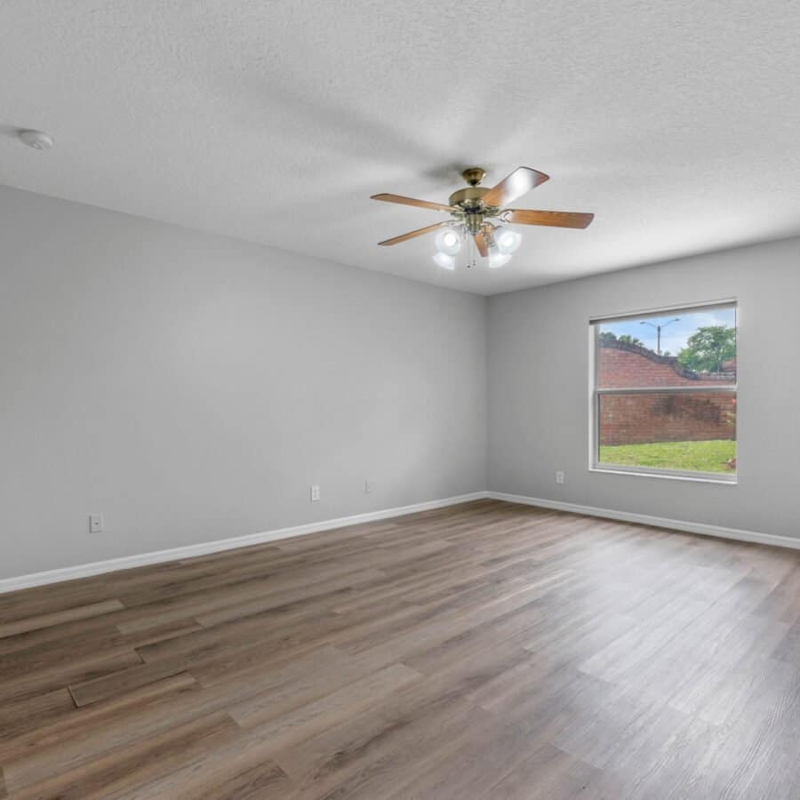 948-burland-circle-32-scaled-900x900